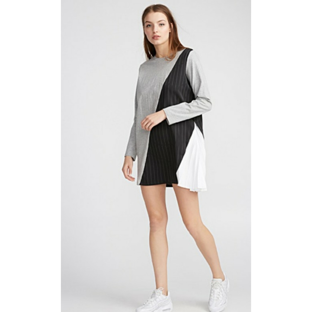 Short long sleeve dress - Picture 1 of 8